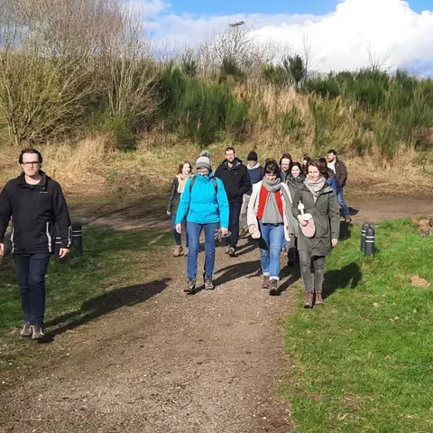 Een natuurwandeling met het team als aangename afwisseling tijdens het werk