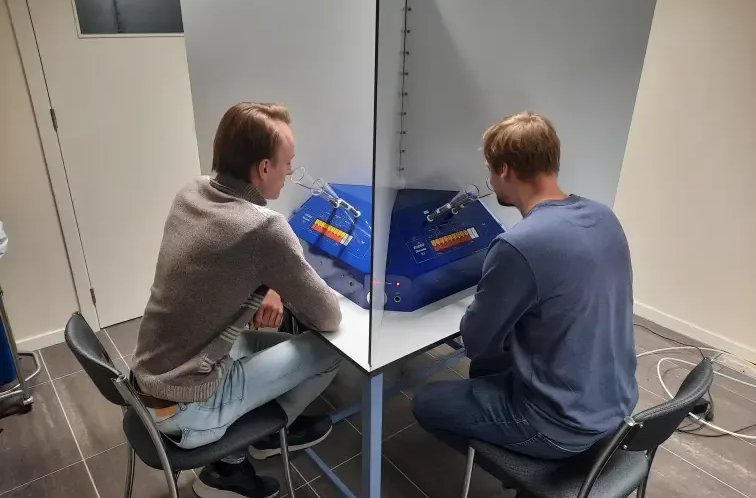 A panel performs an olfactometric analyses