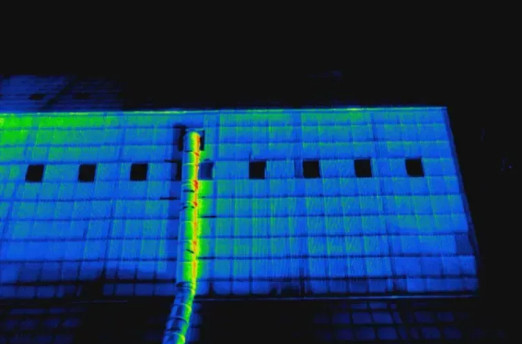 Het vliegend labo met thermische camera kan lekstromen in beeld brengen