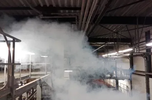 Rook in ruimte blazen om ventilatiesysteem te evalueren